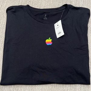 Apple tee shirt